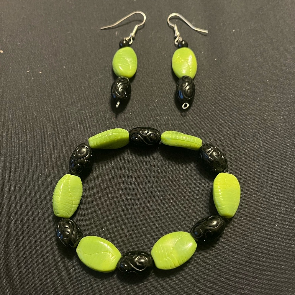 Green and Black Beaded Jewelry Set